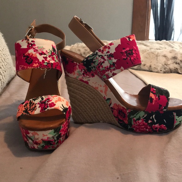 Jessica Simpson Shoes - Jessica Simpson wedges, size 9.